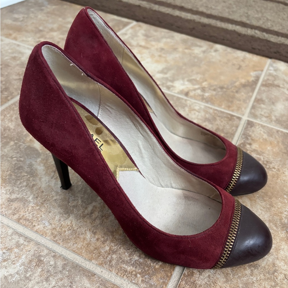 Michael Kors Suede Cap-Toe Heels – Size 8.5M